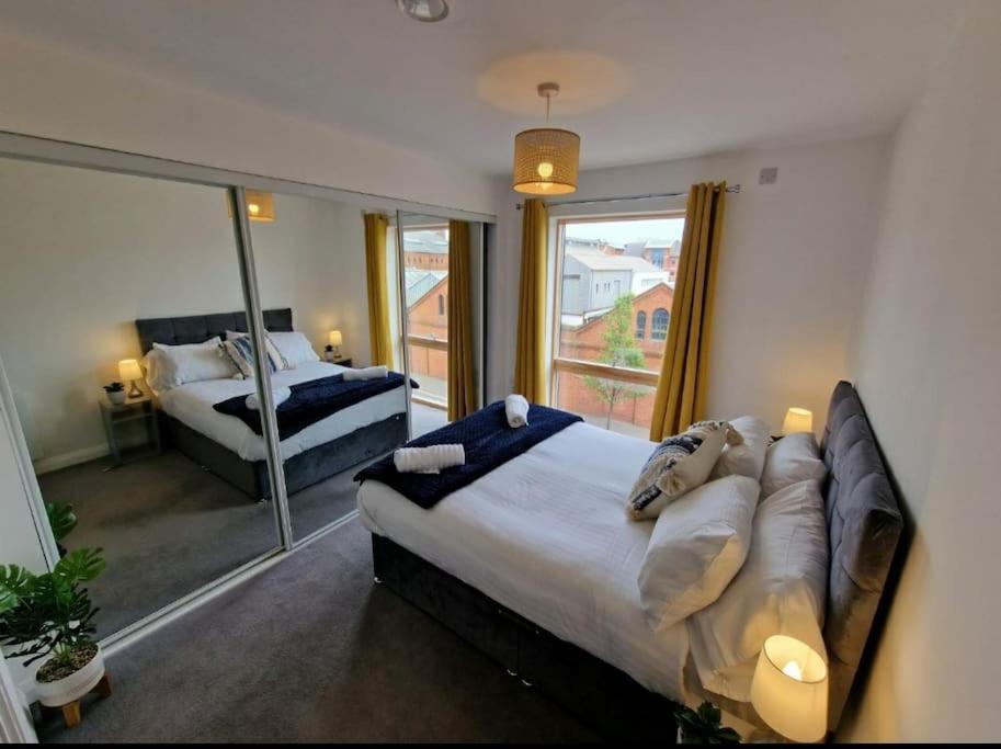 Modern Apartment, Sleeps 6, Belfast City Centre 外观 照片