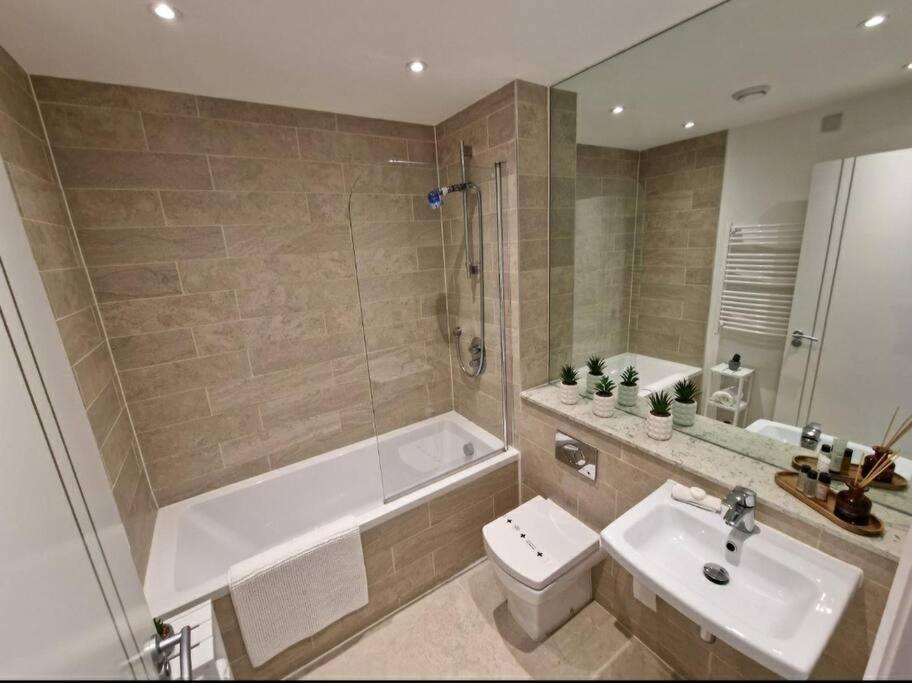 Modern Apartment, Sleeps 6, Belfast City Centre 外观 照片
