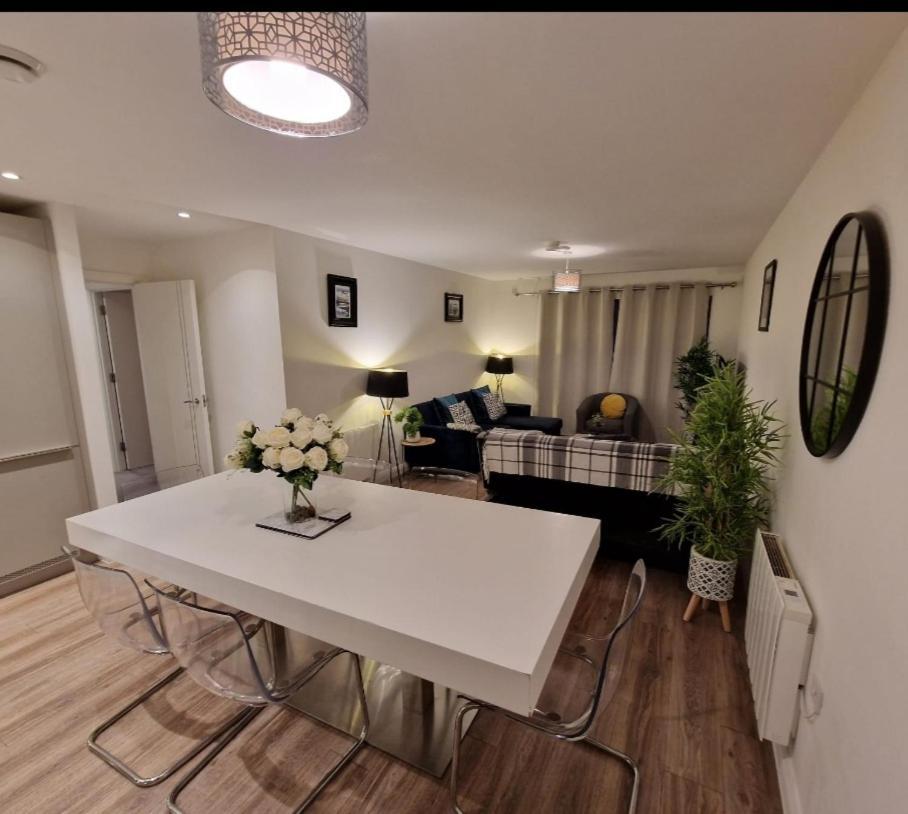 Modern Apartment, Sleeps 6, Belfast City Centre 外观 照片